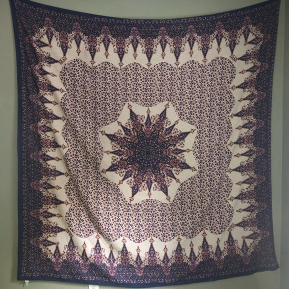 URBAN OUTFITTERS Wall Medallion Tapestry - Picture 4 of 5